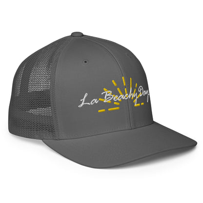 La Beachy Day Closed-back trucker cap